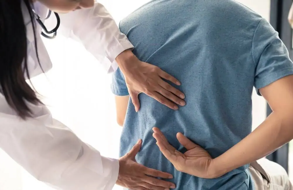 chiropractor-washington-pa-back-treatment Chiropractor aligning a patient’s spine during treatment.