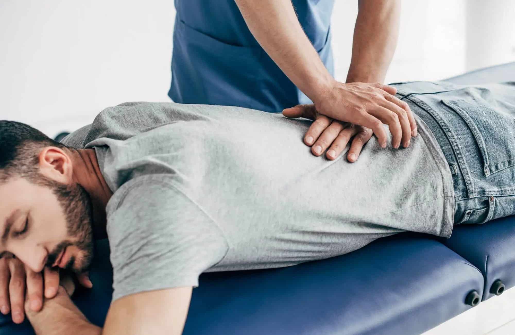 Herniated or bulging discs Chiropractor performing spinal decompression for herniated disc in Washington PA